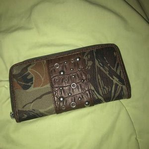 Camo wallet